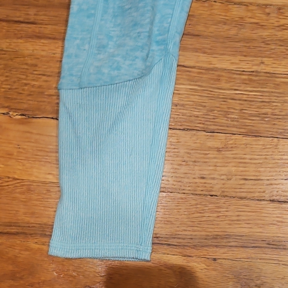 ALO Yoga Women's Sky Blue Leggings - Picture 3 of 6